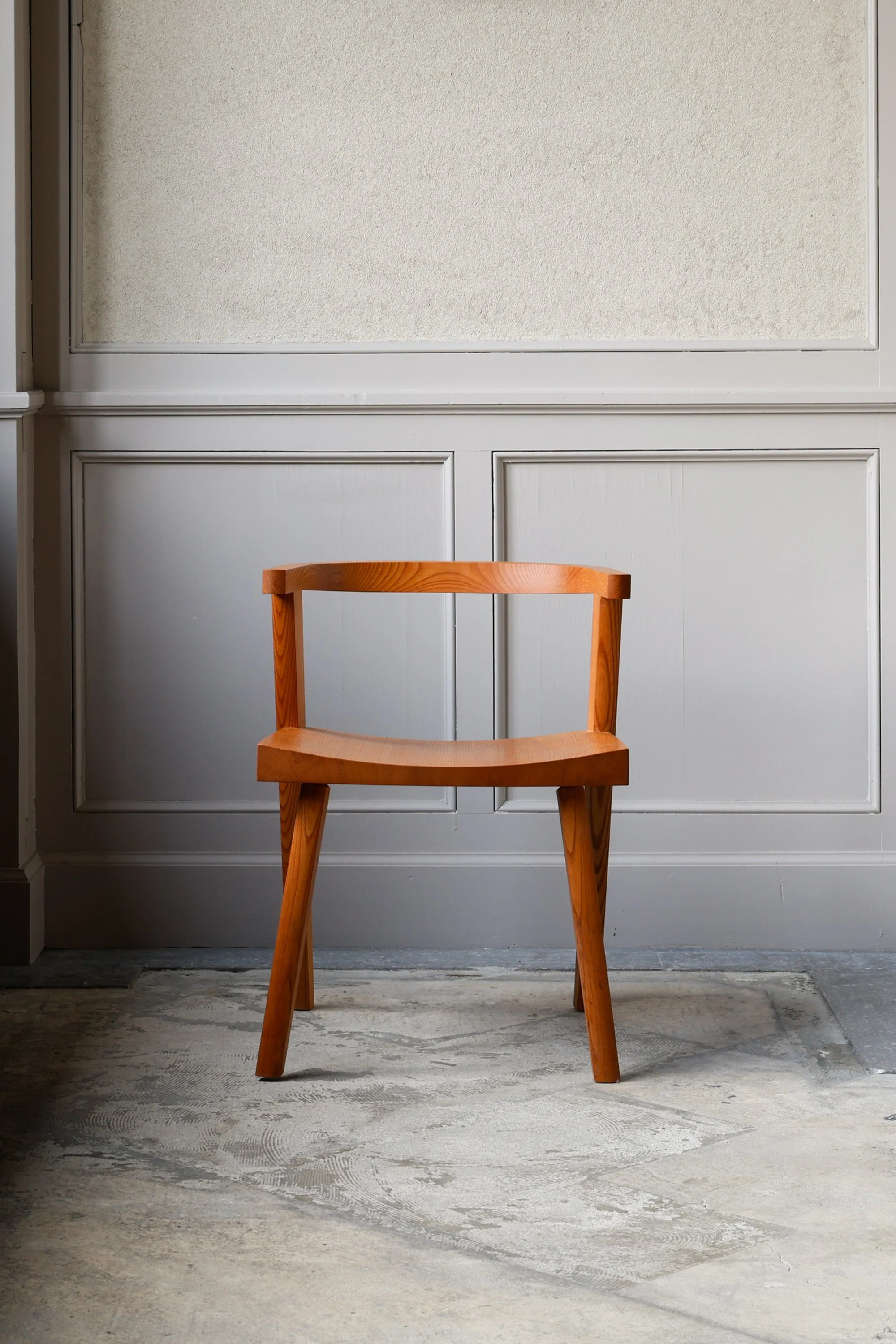 柳原照弘さんがデザインを手掛けた椅子「EDITION 01 ARMCHAIR/SIDE